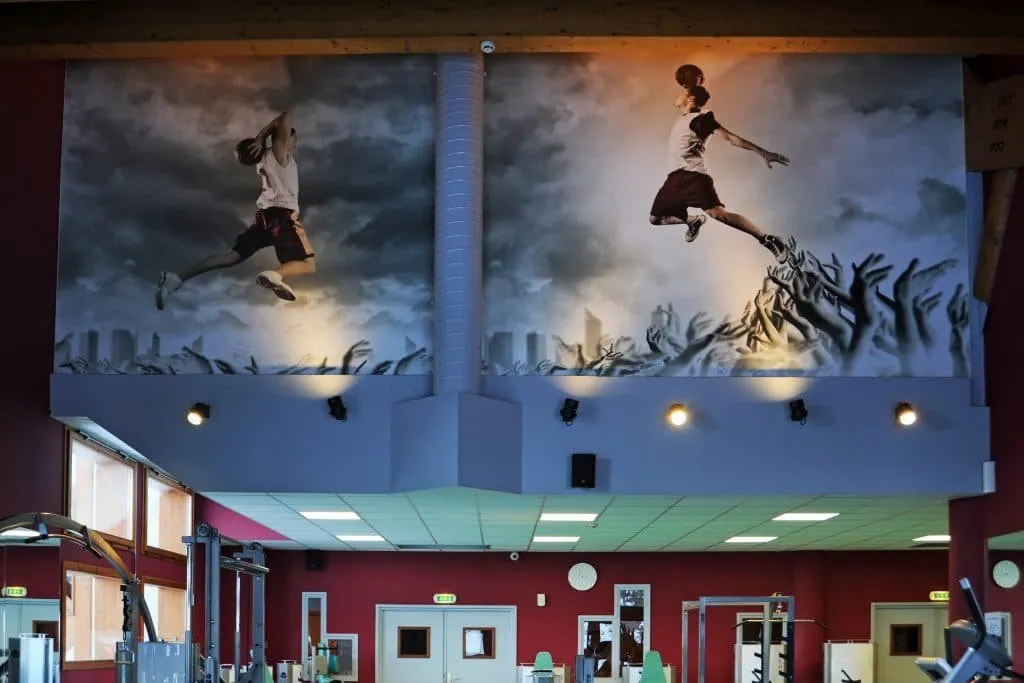 Les Menuires sports centre: large-format image of basketball players above the gym