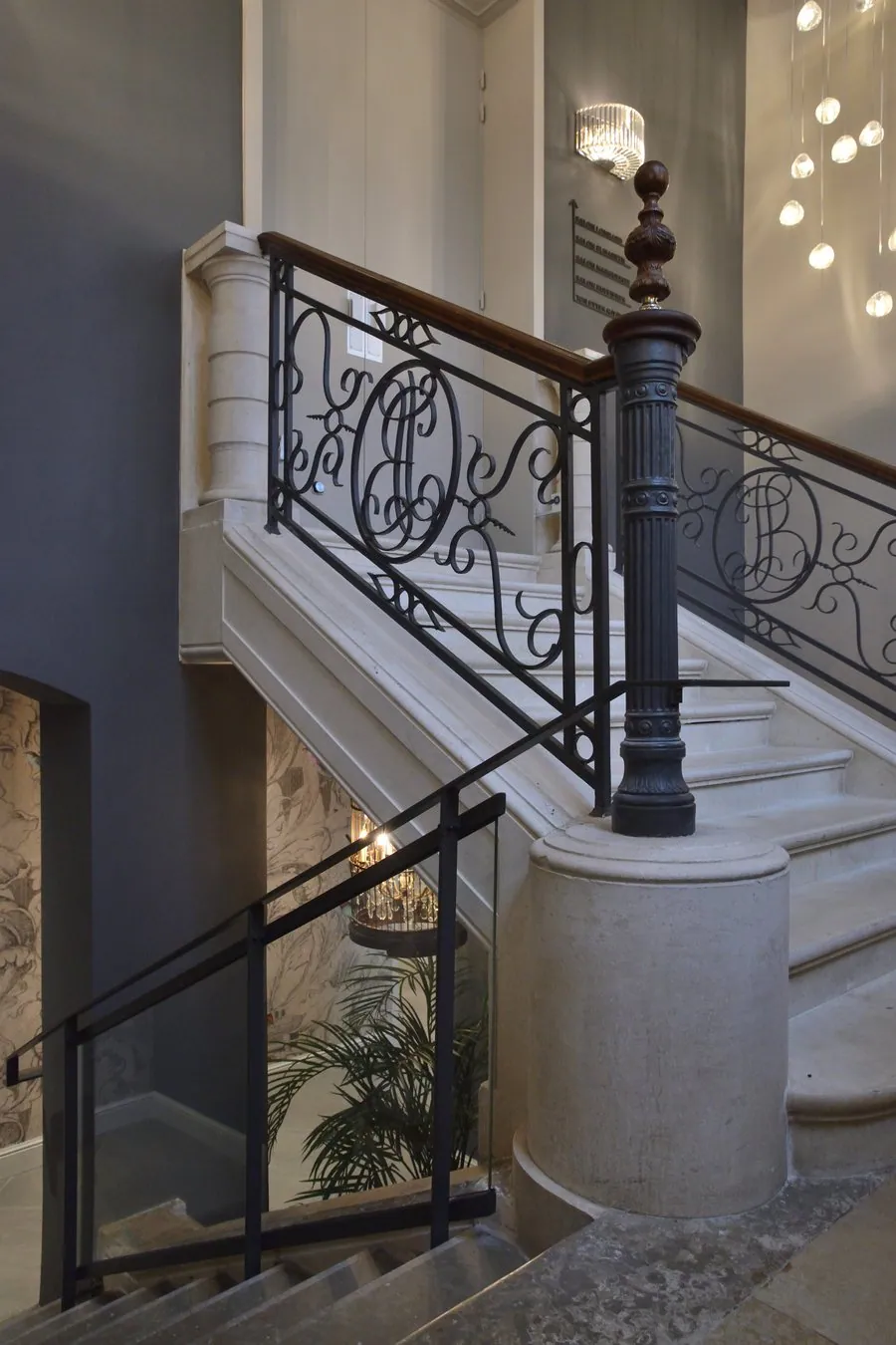 Escalier d'honneur en pierre et ferronnerie